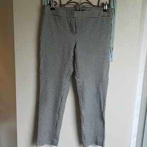 Amanda and Chelsea Capris